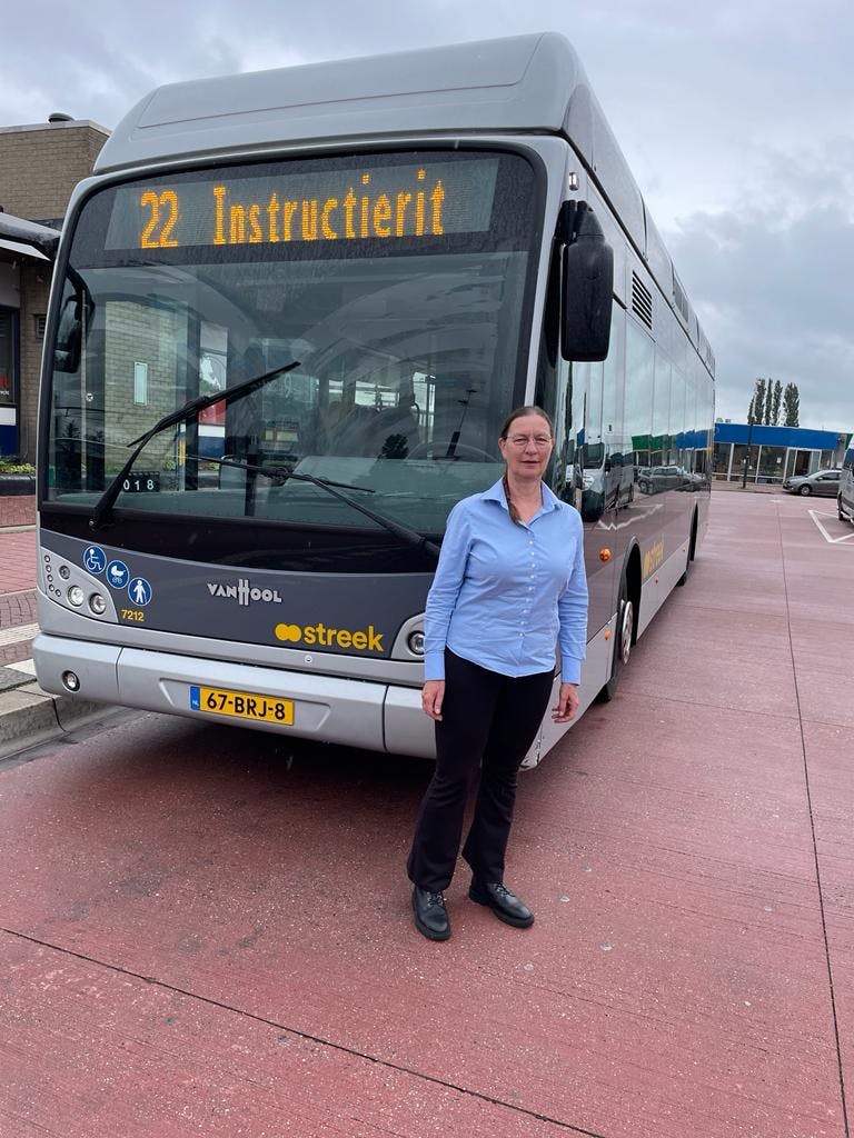 Steeds meer vrouwen worden buschauffeur: Gerda (58) vertelt